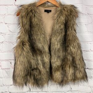 Faux fur Vest Womens size Medium Fuzzy Furry Sleeveless Layer mobwife luxury